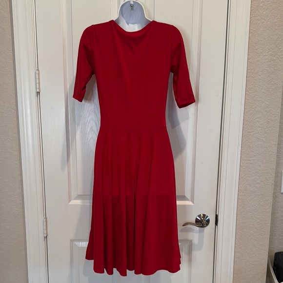 Elegant Red Dress - Picture 5 of 9